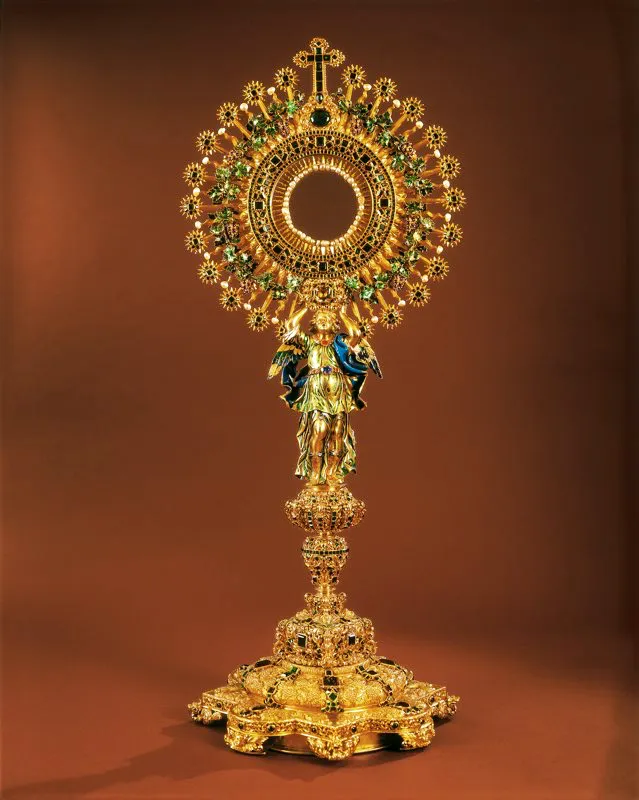 La Lechuga, custodia de la iglesia de San Ignacio, fue elaborada por el orfebre de origen español José de Galaz, quien en su confección tardó cerca de siete años (1700 a 1707). Tiene 1 485 esmeraldas, 1 zafiro, 13 rubíes, 28 diamantes, 62 perlas barrocas y 168 amatistas. Colección de Arte del Banco de la República, Bogotá.