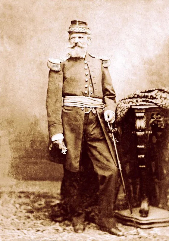 General Leonardo Canal, quien en 1862 incursionó en la capital con una fuerza conservadora proveniente del norte del país. Puso sitio al convento de San Agustín, donde se atrincheraron los liberales, que resistieron tres días hasta la llegada de las fuerzas del general Mosquera, lo que obligó a Canal a levantar el sitio y emprender la retirada. Fotografía de Demetrio Paredes.