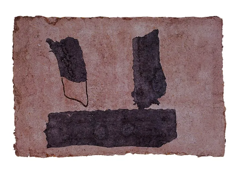 Signo gris / 1999 / Papel hecho a mano / 67 x 104 cm