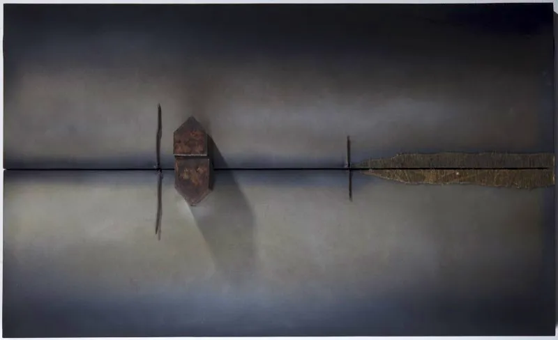 De la serie Bajo la luna / 2010 / Ensamble: objetos y resinas sobre placa metálica / Dos placas de 30 x 120 x 12 cm
