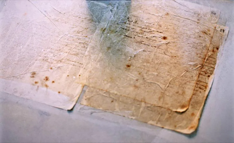Sur / 2001 / (detalle) / Cartas encontradas.