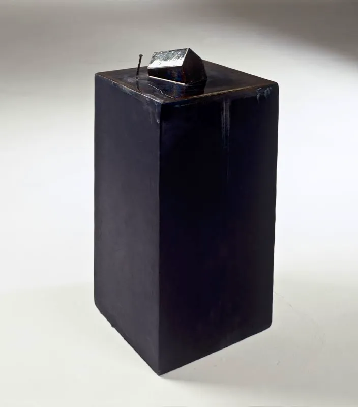 Lluvia en la montaña / 1999 / Hierro, bronce, clavos y resinas / 60 x 25 x 25 cm