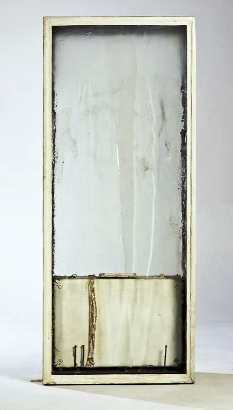 De la serie Sur / 2003 / Ensamble: puertas, ventanas y objetos / Alt. máx. 220 cm
