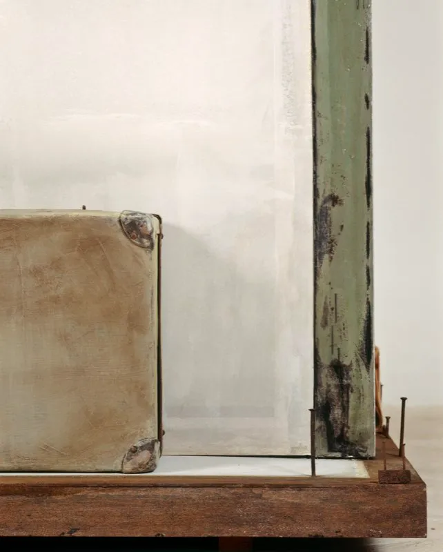 Ahora / 1996 / (detalle) / Ensamble: puertas y objetos encontrados / 180 x 100 x 100 cm