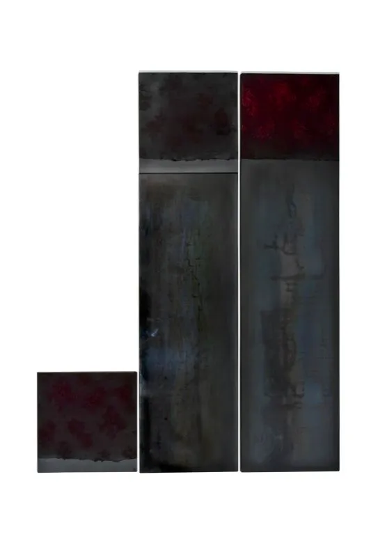 Azar / 2006 / Lámina de hierro, telas y resinas / Dimensiones variables / Módulos: 200 x 60 x 5 cm y 60 x 60 x 60 cm