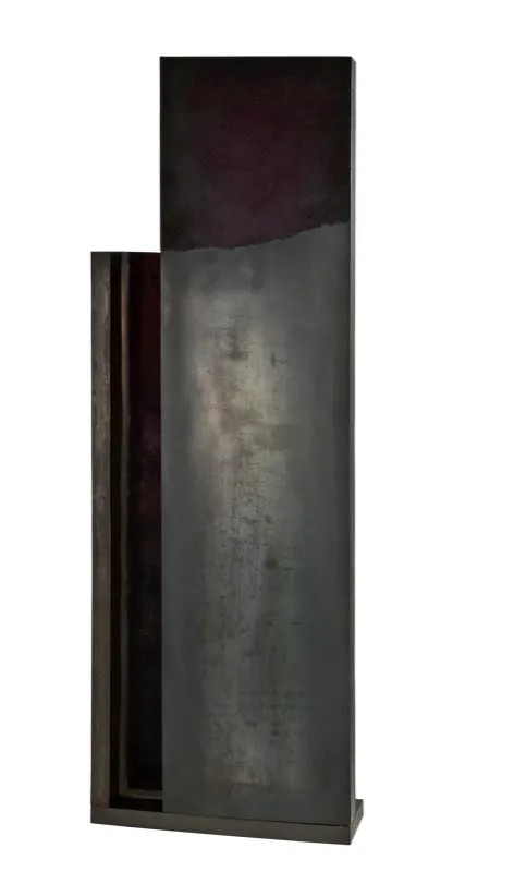 Azar / 2006 / Hierro, telas y resinas / 205 x 90 x 30 cm