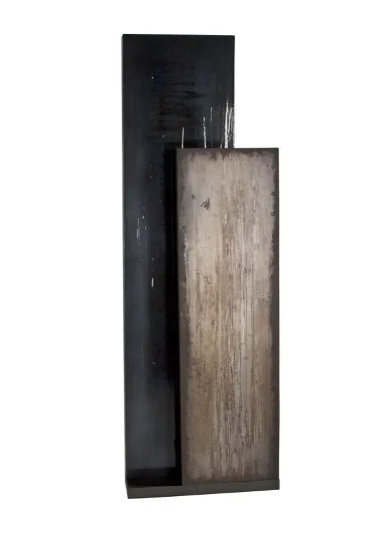 Azar / 2006 / Hierro, telas y resinas / 205 x 90 x 30 cm