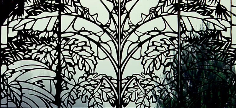 Reja fundida en hierro gris, con motivos vegetales característicos de la zona cafetera. Genaro Mejía. Manizales, Caldas. Archivo Villegas Editores
