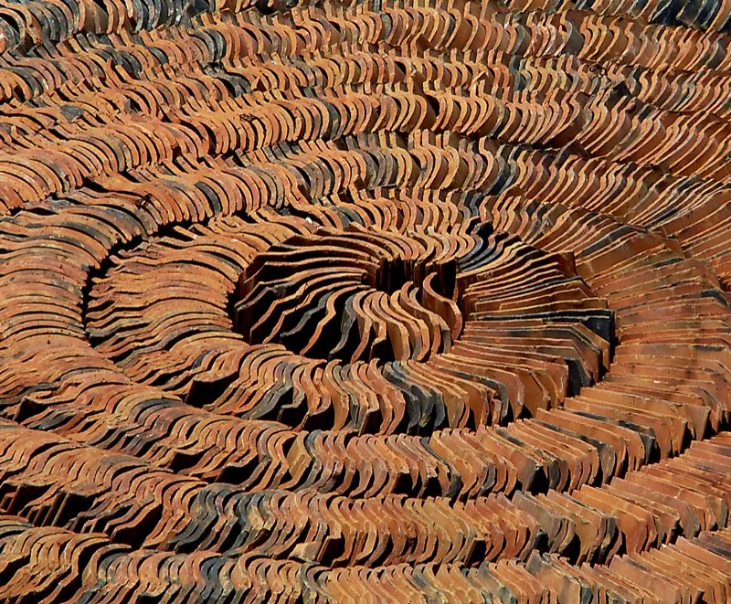 Detalles de tejas agrupadas en un chircal. Bogotá.
Jorge Eduardo Arango