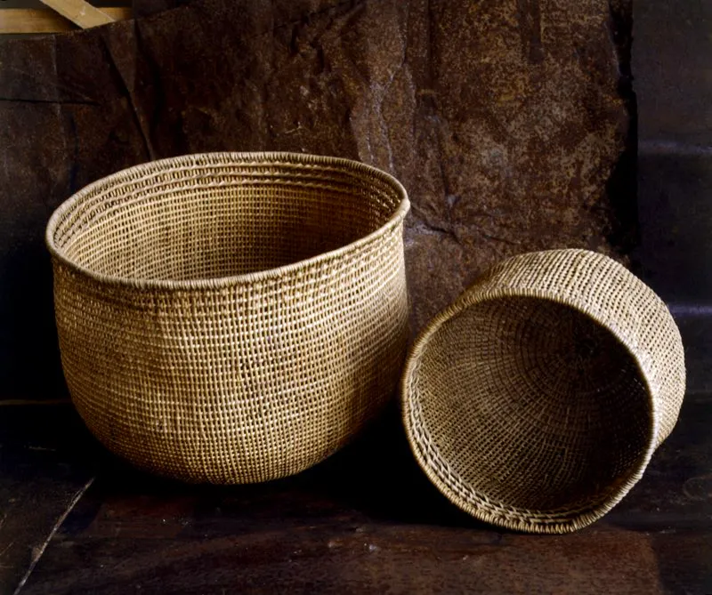 Canasto en fibras de yarumo. Lo usan las mujeres para transportar la yuca. Vaups. Jorge Eduardo Arango