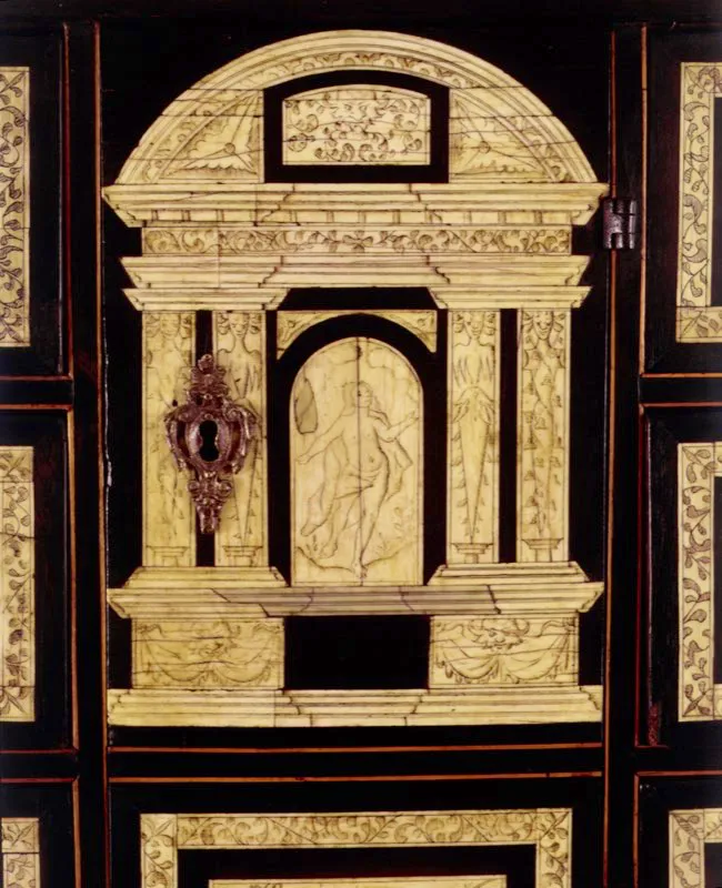 Detalle de un bargueo con incrustaciones en hueso. Siglo XVII. Bogot.  Diego Samper