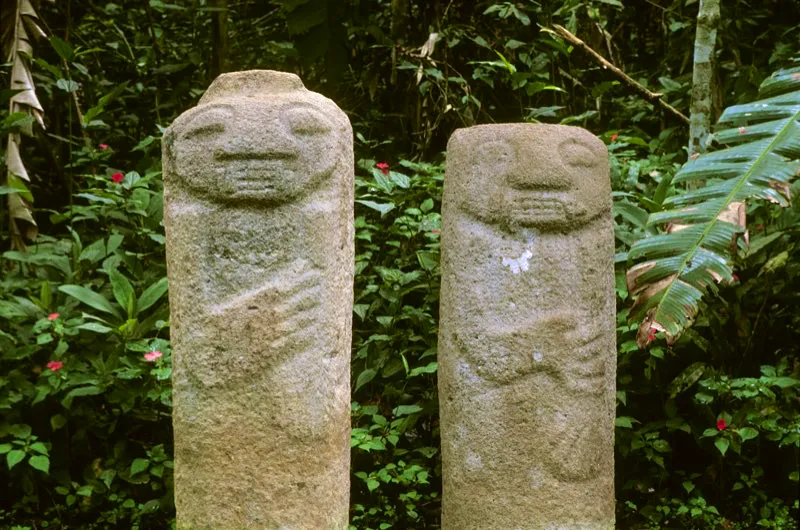 Ante todo, es indispensable tratar de descifrar el lenguaje del arte, descubriendo sus elementos fundamentales y procurando reconstruir los procesos intelectuales, operativos e imaginativos que dieron lugar a las estatuas. Al hacerlo comienzan a cobrar sentido aspectos que de otro modo serían ininteligibles.