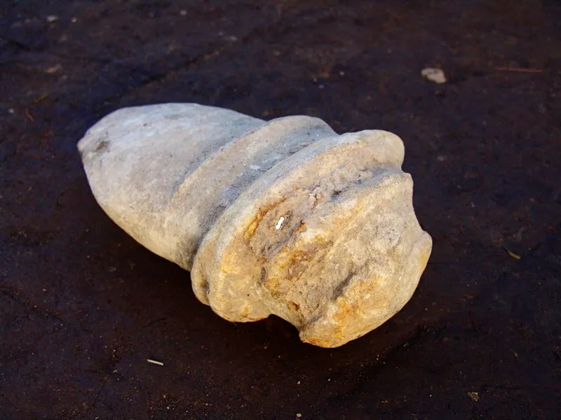Algunas herramientas fueron utilizadas de manera primaria en labores domésticas, como las manos de moler, usadas para quebrar y convertir en polvo distintos tipos de cereales y semillas. Es muy probable que alternativamente se utilizaran también en la escultura.