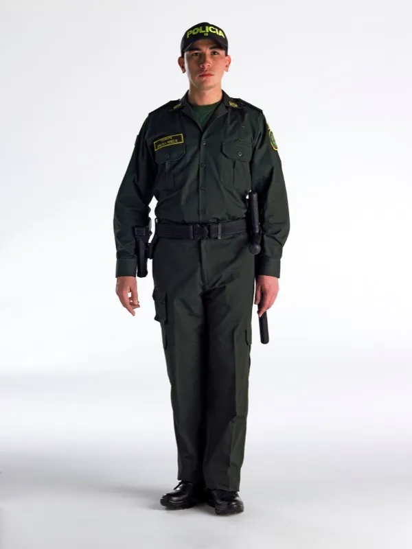 Uniforme con beisbolera.