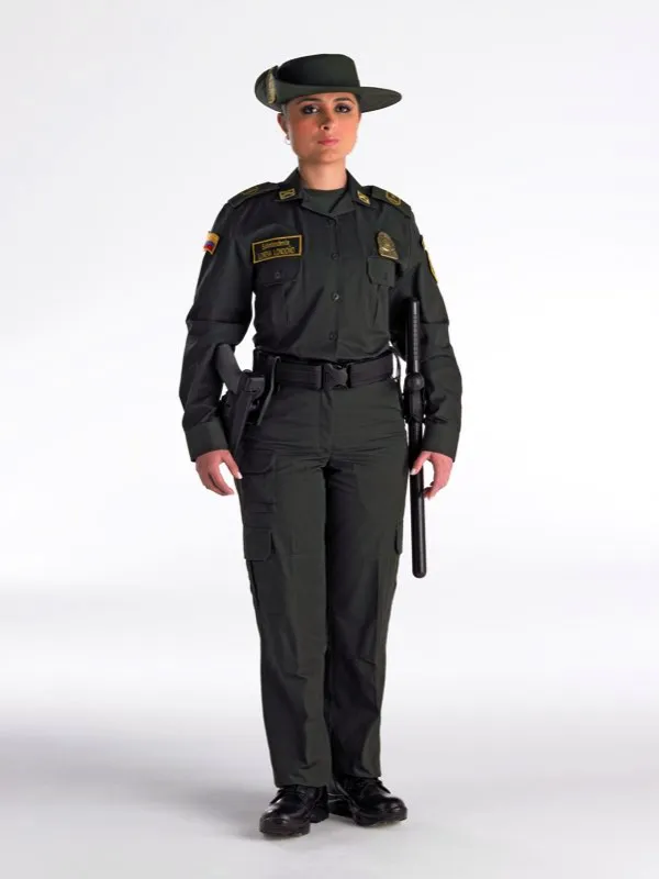 Uniforme con pava doble faz.