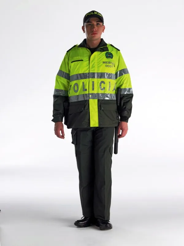 Uniforme con chaqueta.
