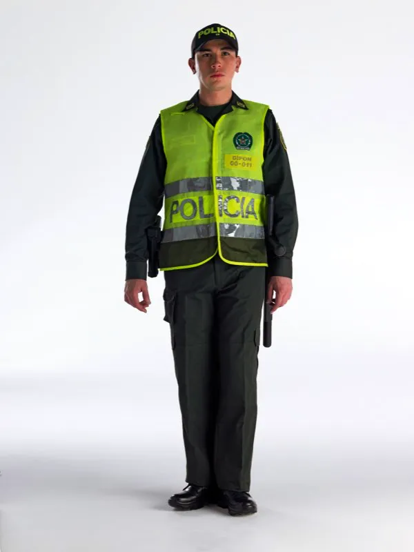 Uniforme con chaleco.