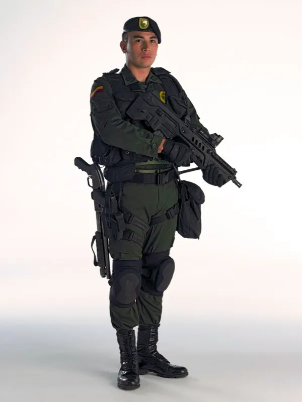 Uniforme con boina.