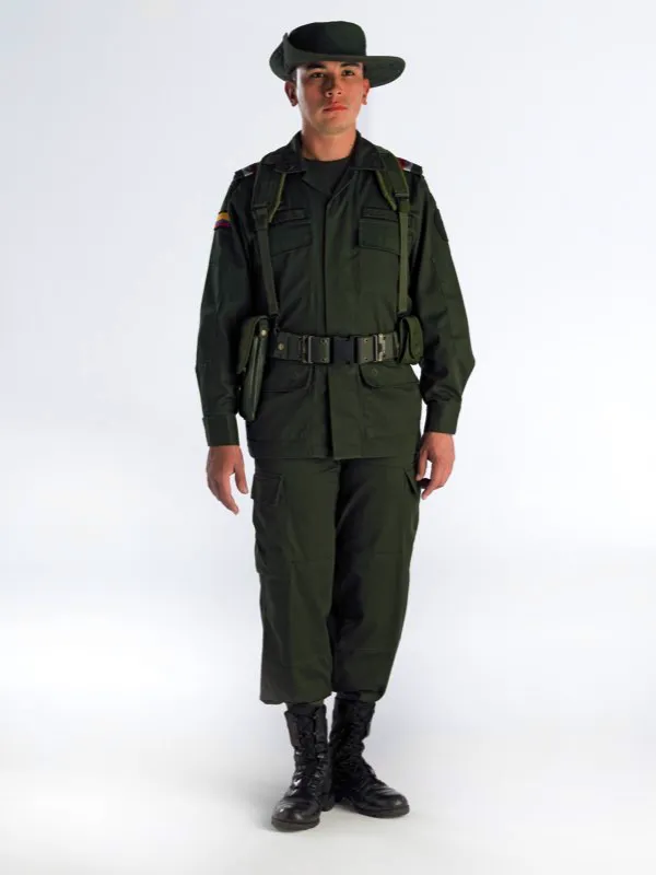 Auxiliar – Uniforme de fatiga.