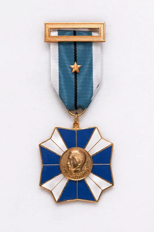 Medalla de la Dirección Nacional de Escuelas Mérito Docente Gabriel González.