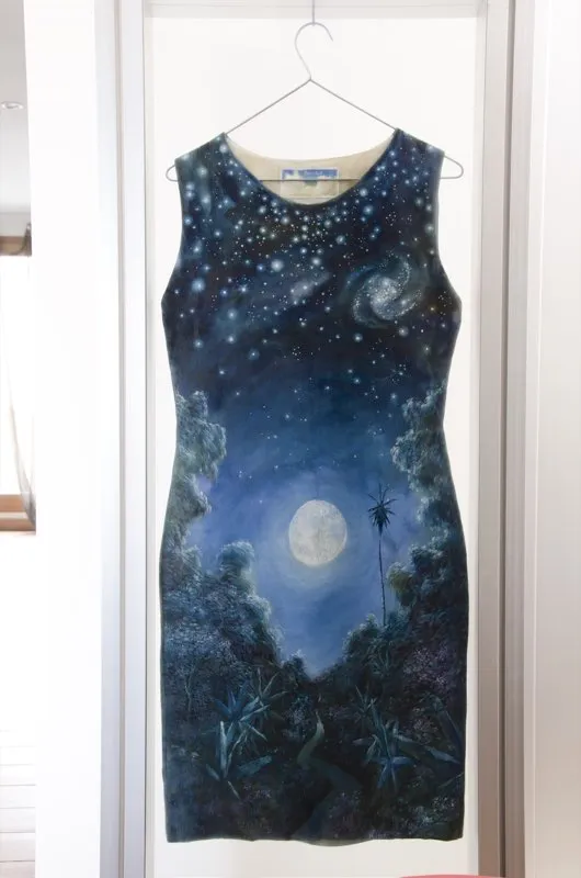 Traje de noche | Óleo sobre vestido | Dimensiones variables | 1997