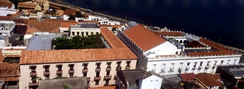 Antiguo Cuartel del Regimiento de Fijo, claustro Jorge Tadeo Lozano y teatro Heredia. Carlos Hoyos