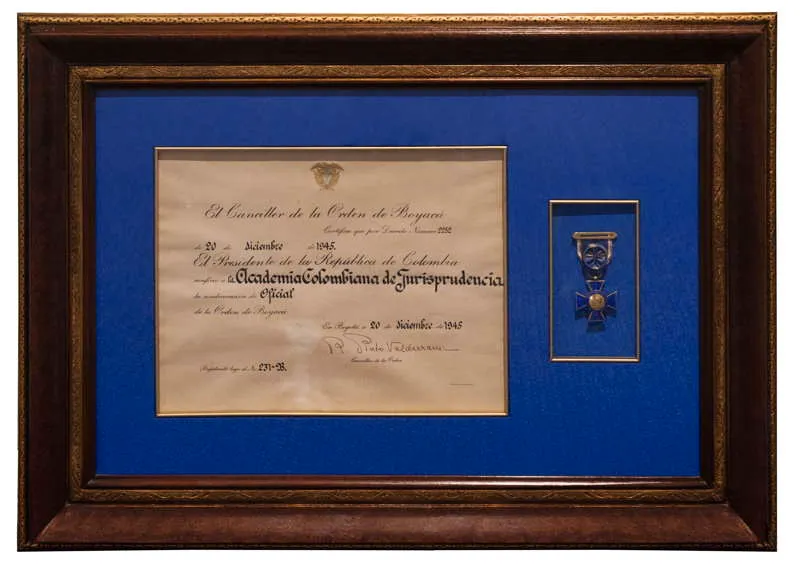 Oficial de la Orden de Boyacá.