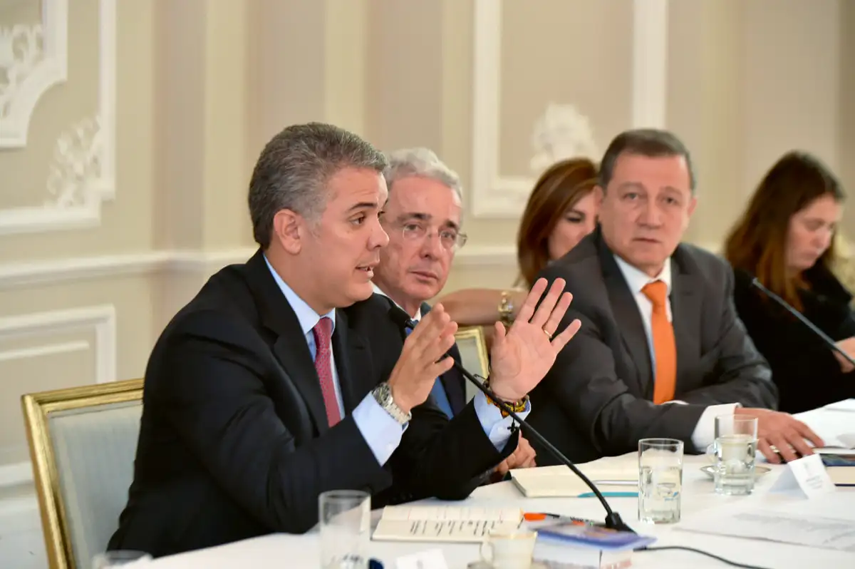Con Álvaro Uribe Vélez y Ernesto Macías, presidente del Senado, en un desayuno con las bancadas de los partidos Centro Democrático, Mira y Colombia Justa y Libre. Salón Bolívar, Casa de Nariño. Bogotá, 2 de octubre de 2018.