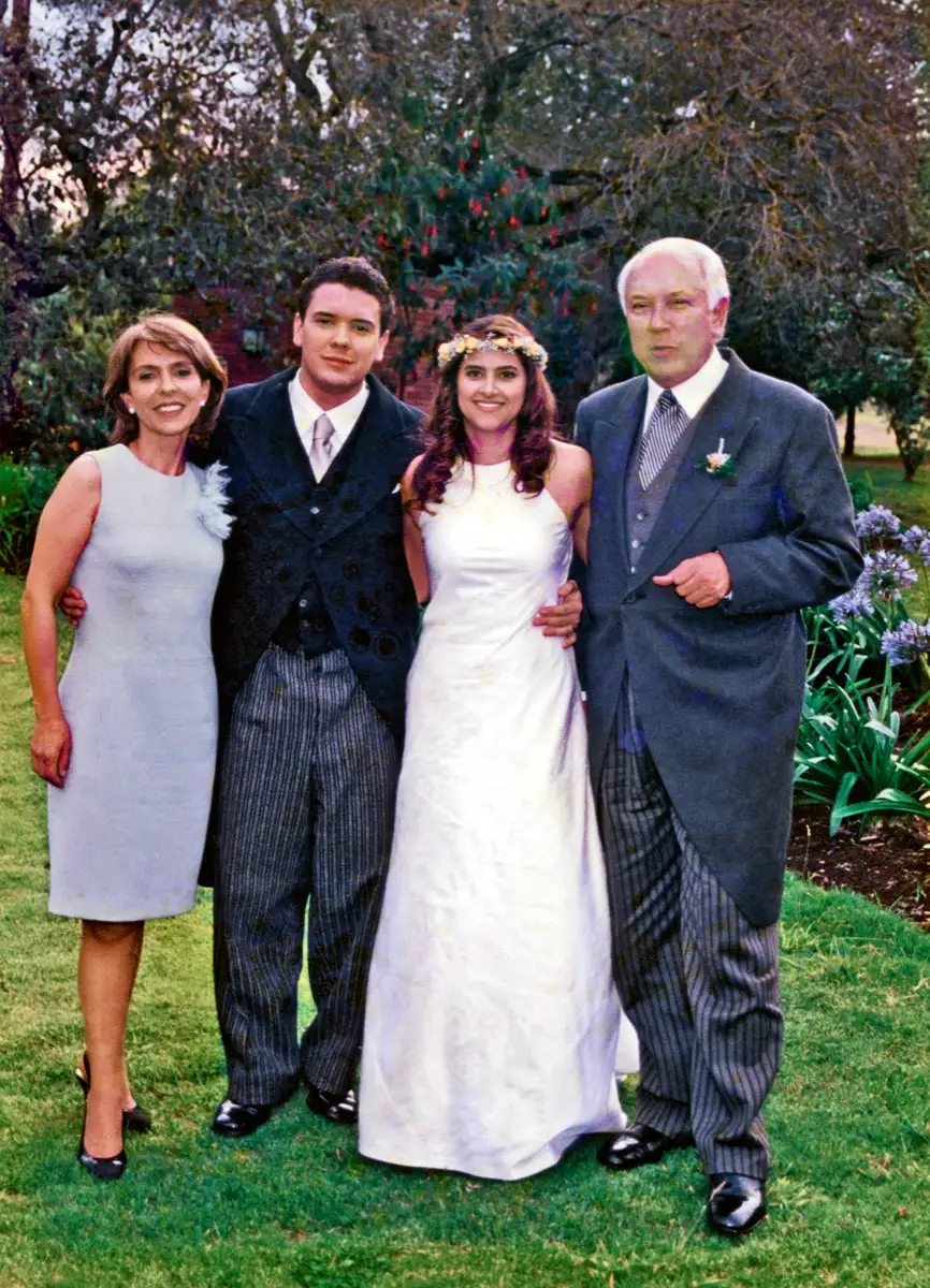 Iván Duque Márquez el día de su boda con María Juliana Ruiz Sandoval, los acompañan Iván Duque Escobar y Juliana Márquez. Bogotá, 2013.