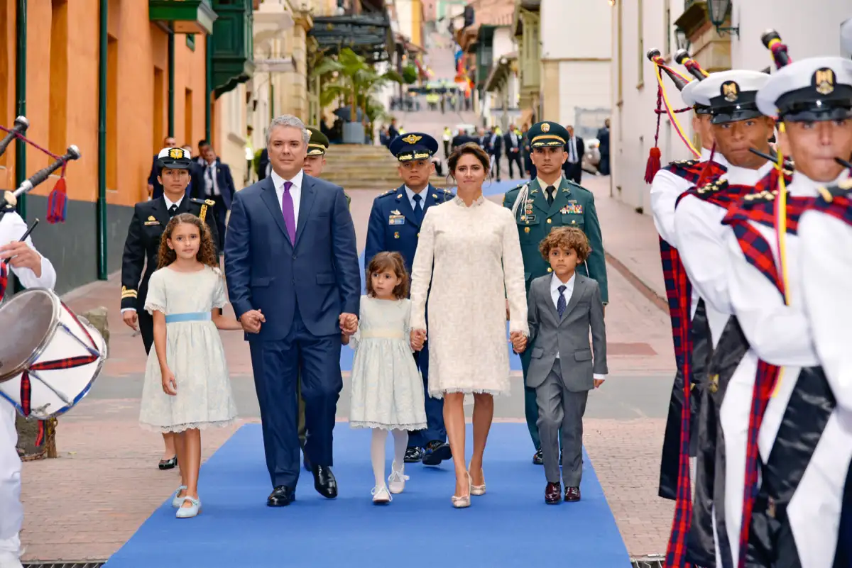 Iván Duque Márquez y María Juliana Ruiz y sus hijos, Eloísa, Luciana y Matías, camino al Capitolio Nacional, el día de su posesión presidencial. 7 de agosto de 2018.