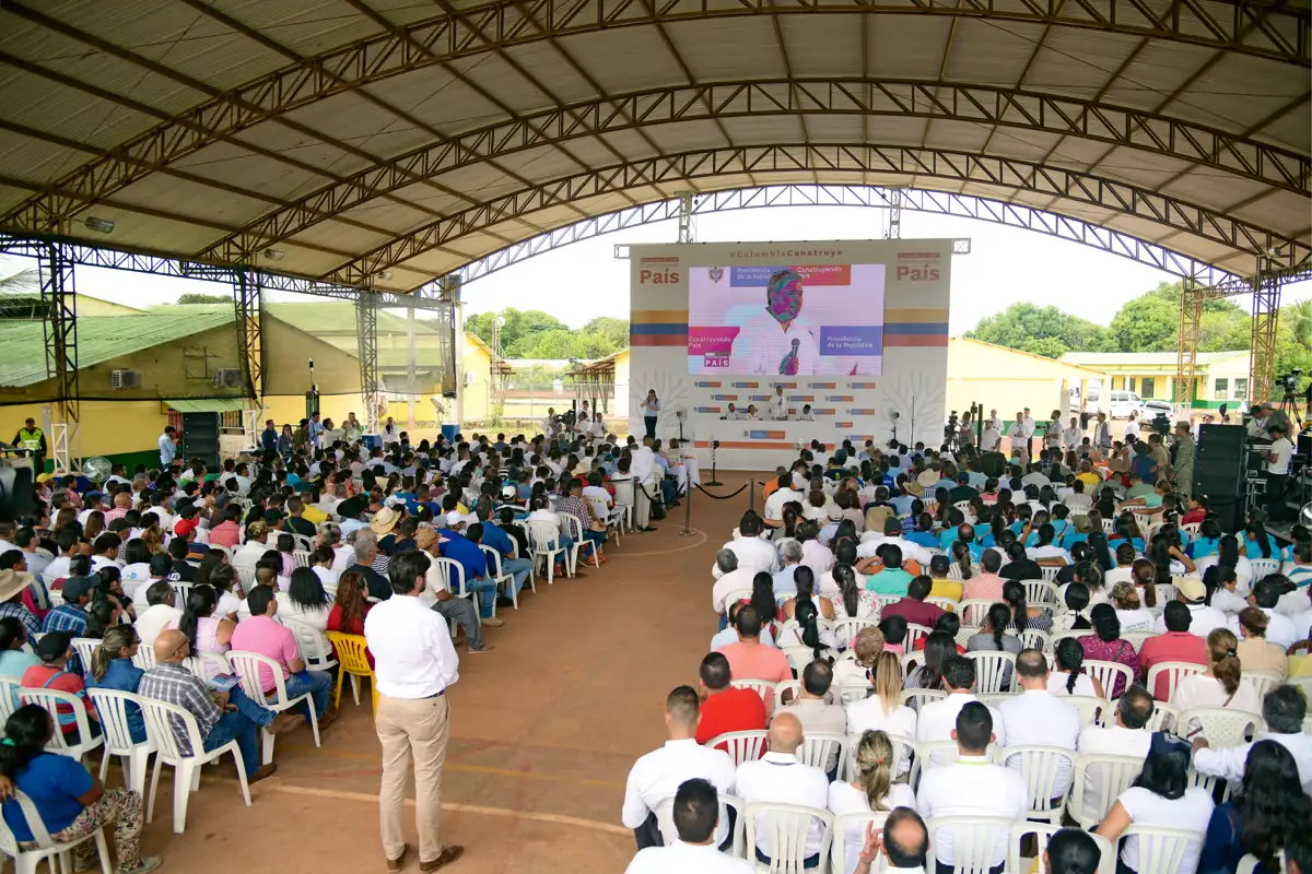 Instalación de la primera piedra del nuevo terminal del Aeropuerto ‘German Olano’ y Taller Construyendo País. Institución Educativa Maria Inmaculada. Puerto Carreño, Vichada, 29 de junio de 2019.