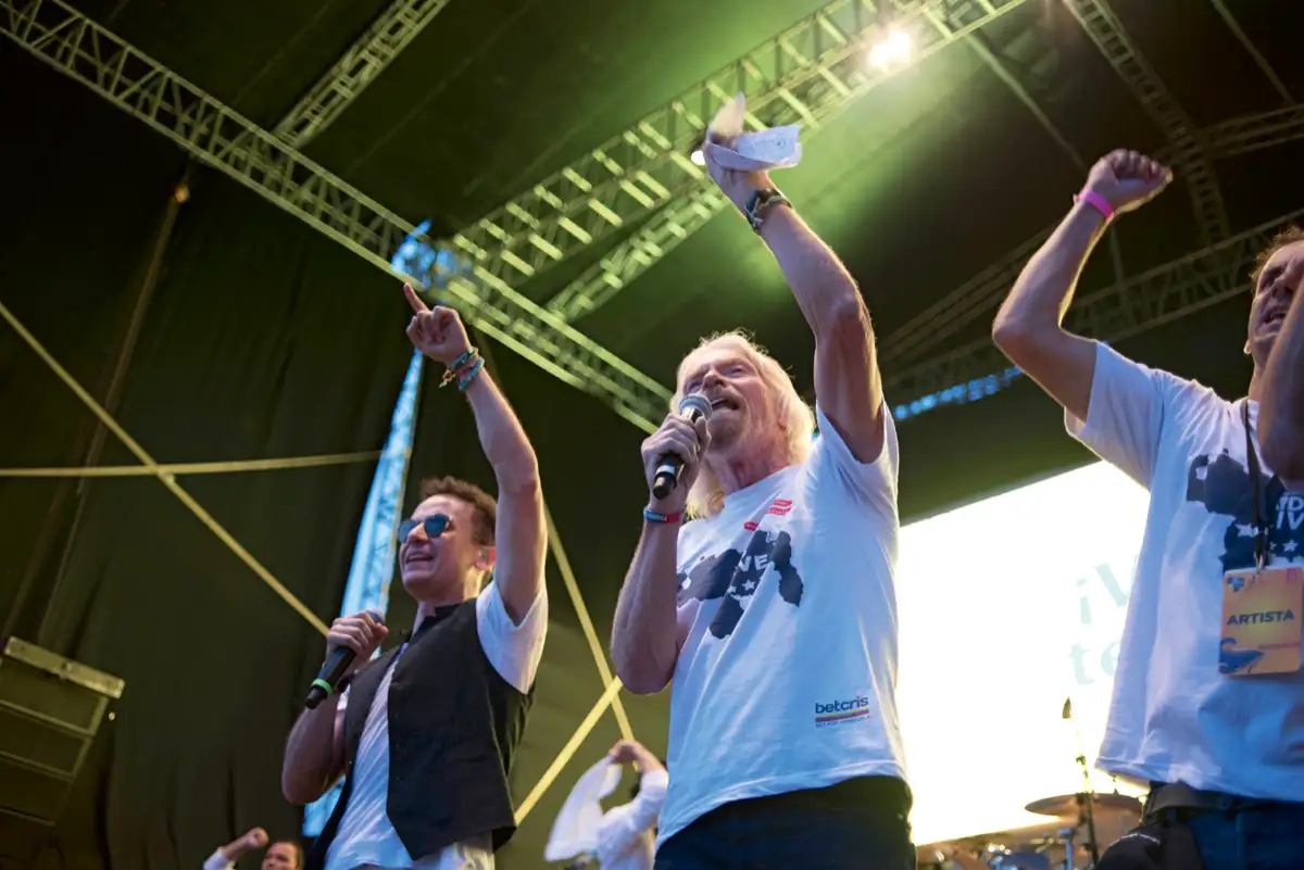 Los cantantes Fonseca y Nacho en el concierto Venezuela Aid Live. Puente Binacional Tienditas. Cúcuta, Norte de Santander, 22 de febrero de 2019.