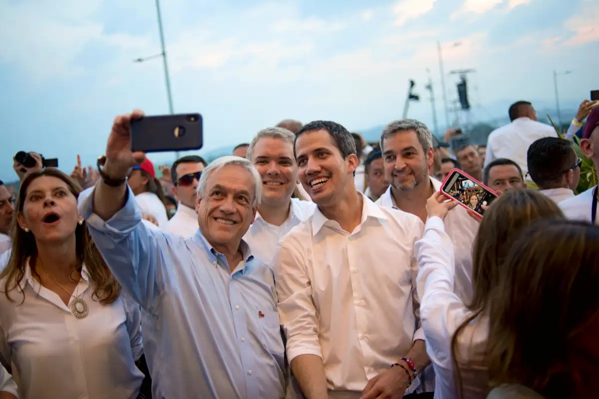 El presidente de Chile Sebastián Piñera y el político venezolano Juan Guaidó en el concierto Venezuela Aid Live. Puente Binacional Tienditas. Cúcuta, Norte de Santander, 22 de febrero de 2019.