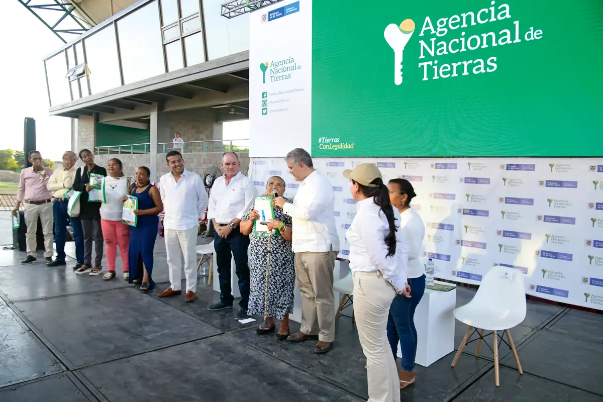 Entrega de títulos de tierra por la Agencia Nacional de Tierras. Valledupar, Cesar, 10 de diciembre de 2019.