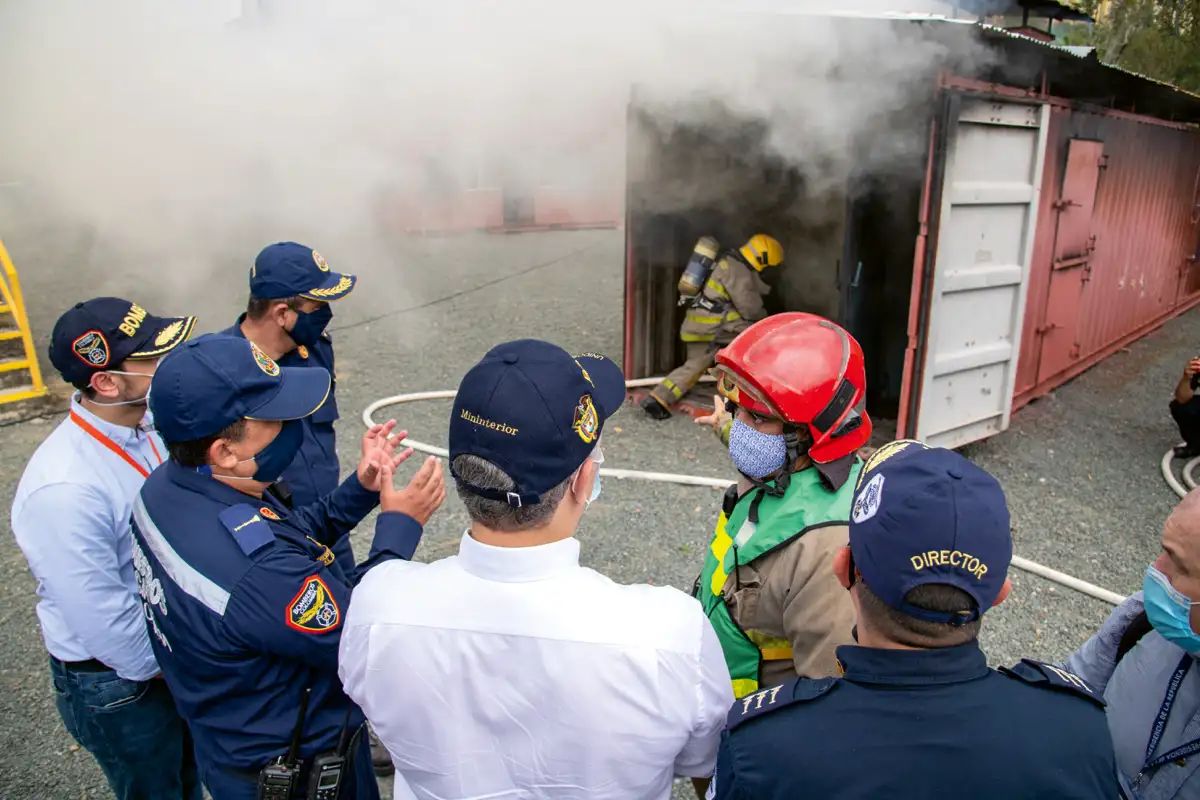 Entrega de vehículos. Escuela Nacional de Bomberos, sector El Aguacatal, Cali, Valle, 26 de septiembre de 2020.