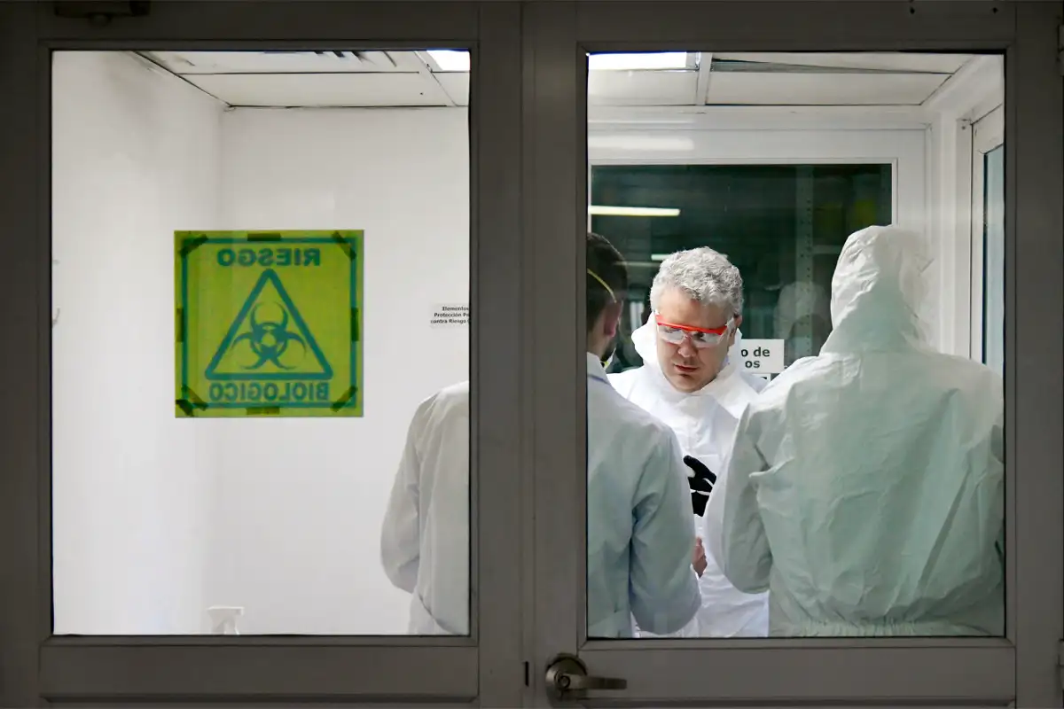 El presidente Duque visita el Laboratorio de Biología del Instituto Nacional de Salud. Bogotá, 1 de mayo de 2020.
