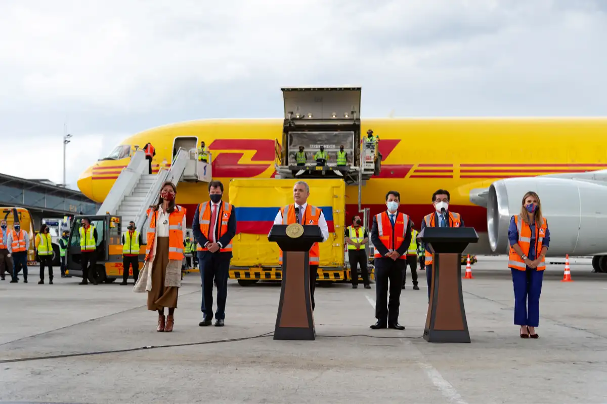 Llegada de las primeras vacunas. Aeropuerto Internacional El Dorado, Bogotá, 15 de febrero de 2021.