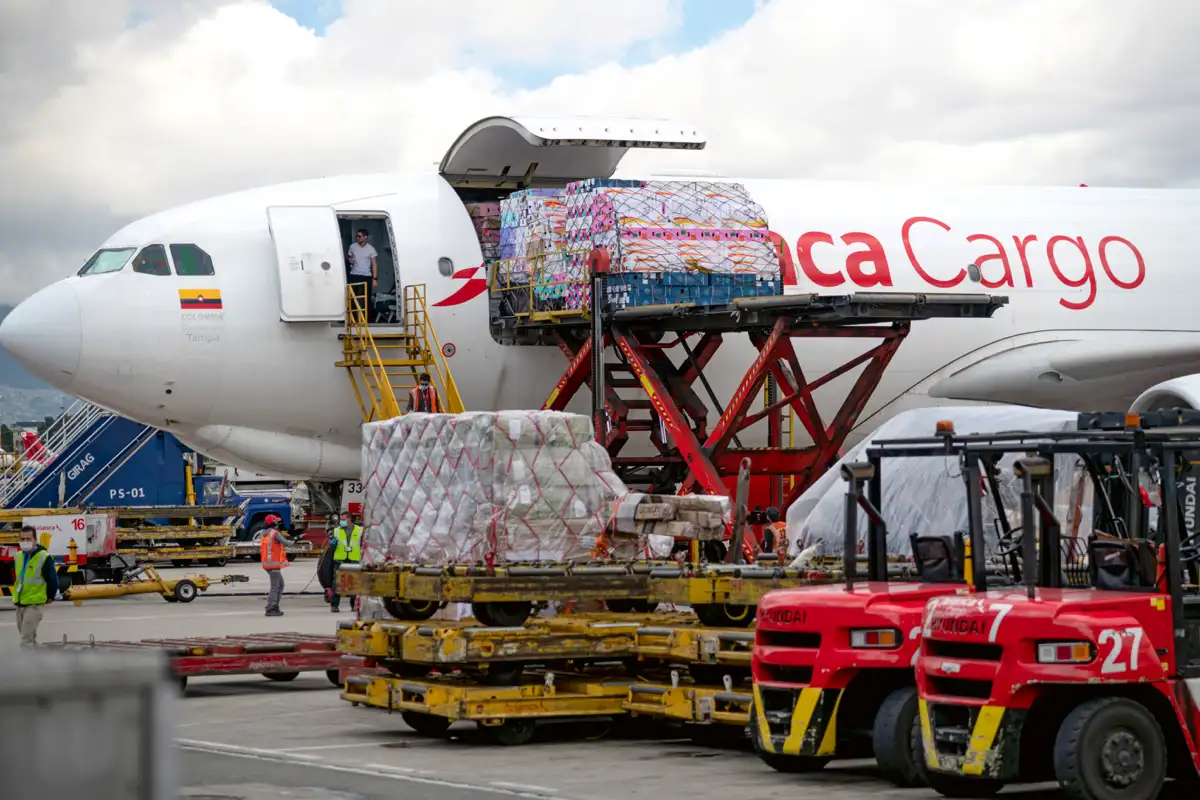 Entrega de ventiladores. Aeropuerto Internacional El Dorado, Bogotá, 13 de junio de 2020.