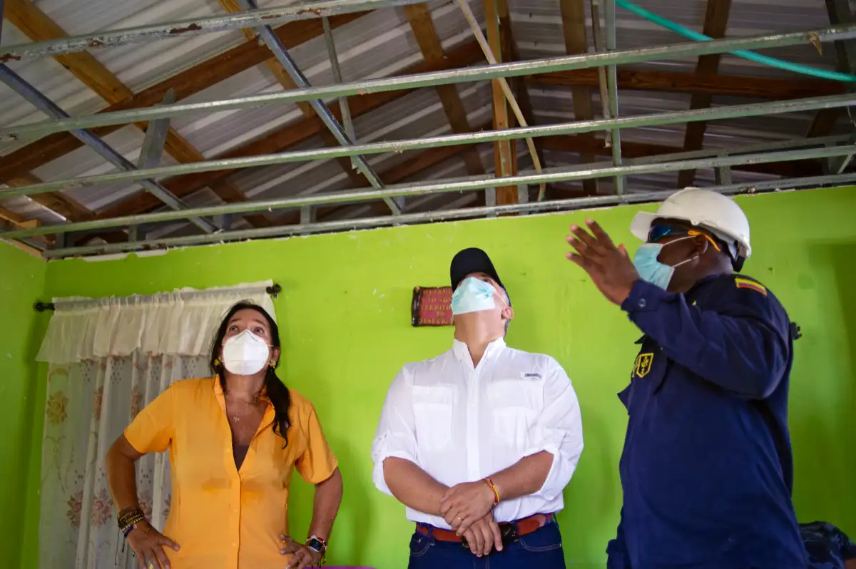 Visita a viviendas techadas Barrio Casa Baja. Isla de Providencia, 14 de febrero de 2021.