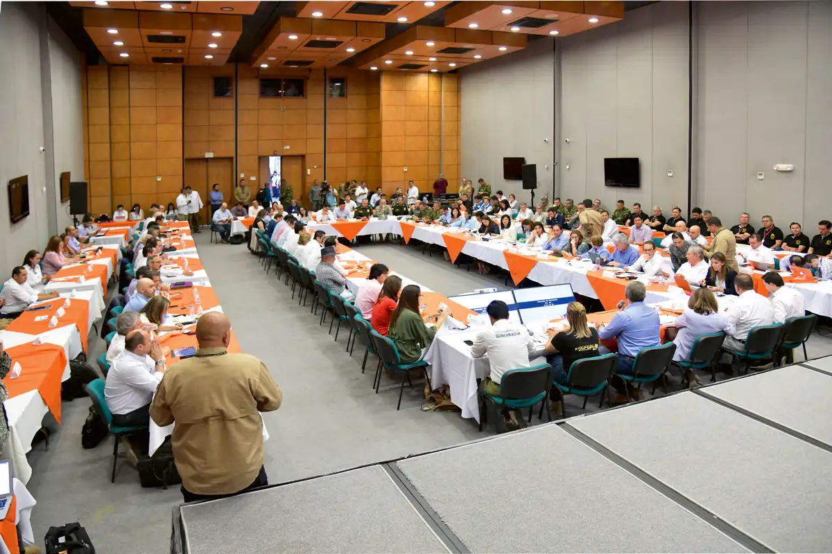 Gabinete ministerial y otros funcionarios del gobierno nacional reunidos en la Cámara de Comercio de Villavicencio, Meta, 25 de junio de 2018.