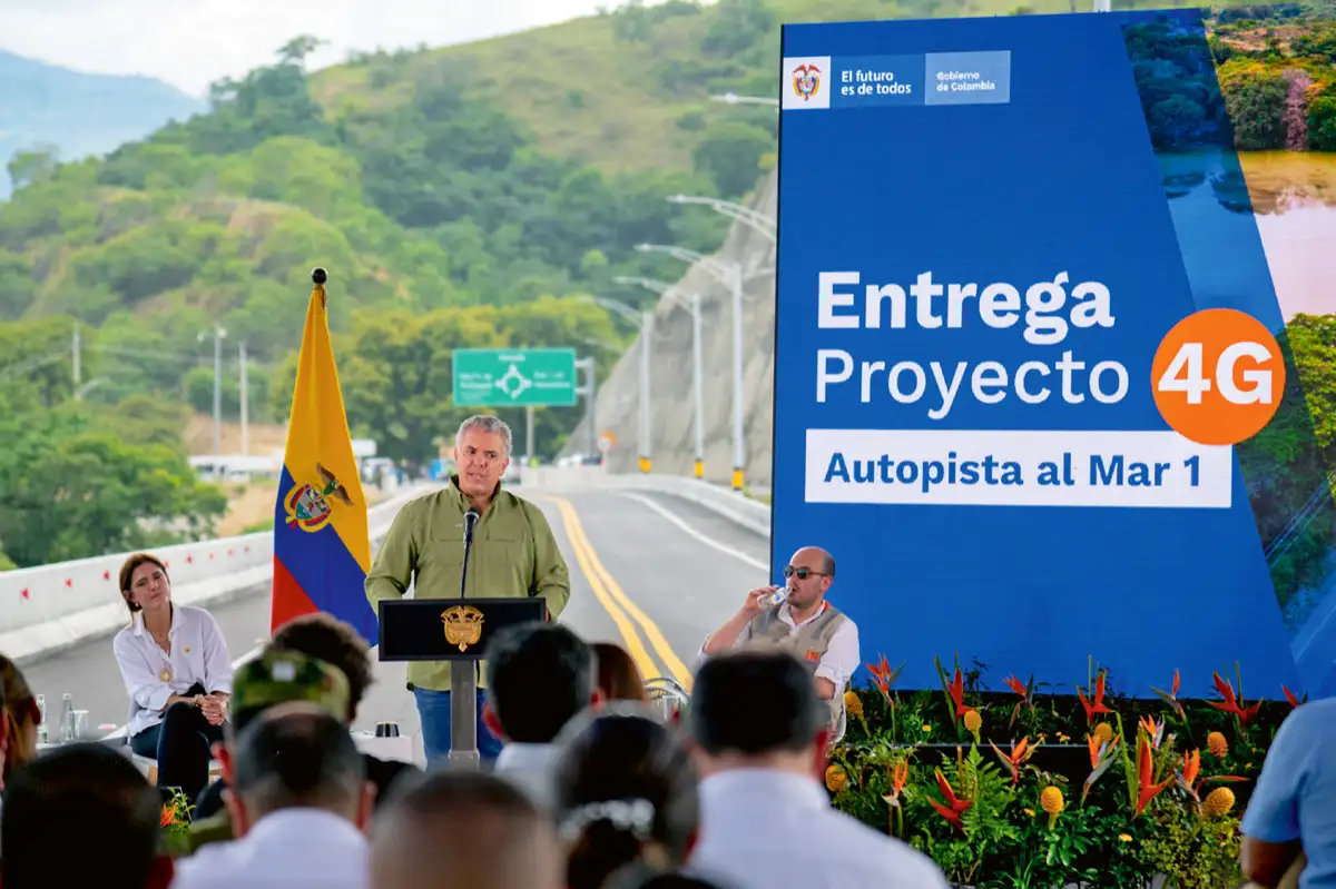 Entrega Vía al Mar 1. Nuevo puente sobre el río Cauca, Santa Fe de Antioquia, 27 de mayo de 2022.