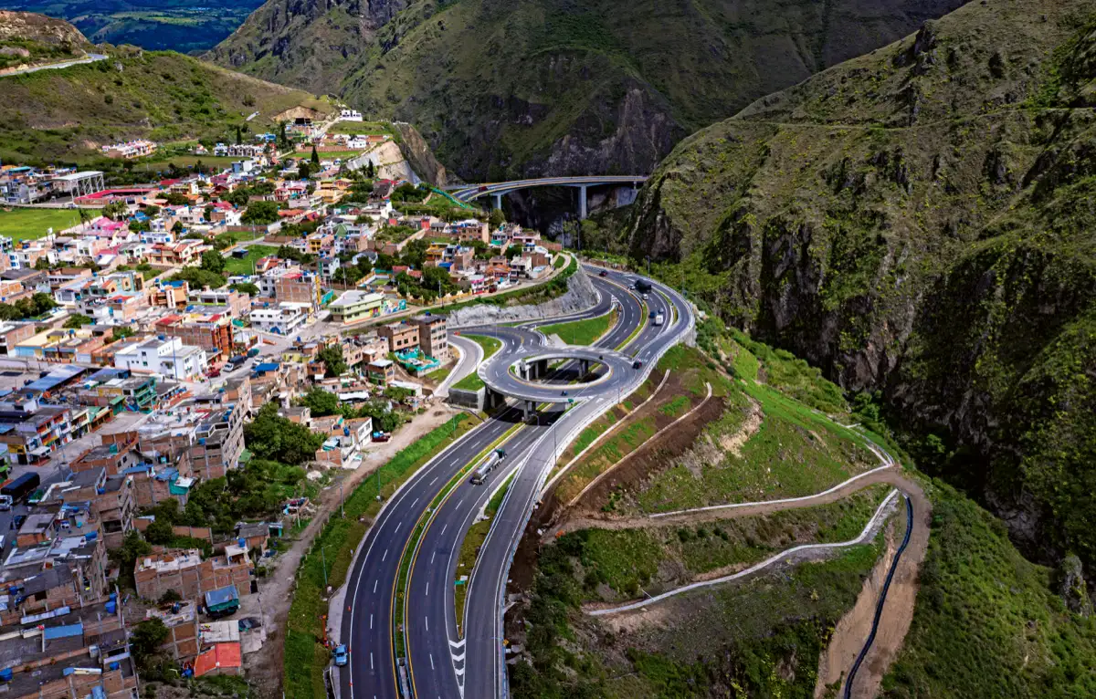 Toma aérea de vías UF3 y UF4 Pasto- Rumichaca. Vereda El Porvenir, Iles, Nariño, 4 de marzo de 2021.