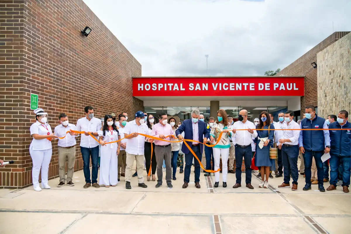 Inauguración del Hospital San Vicente de Paul y primera jornada de vacunación. Gramalote, Norte de Santander, 15 de abril de 2021.