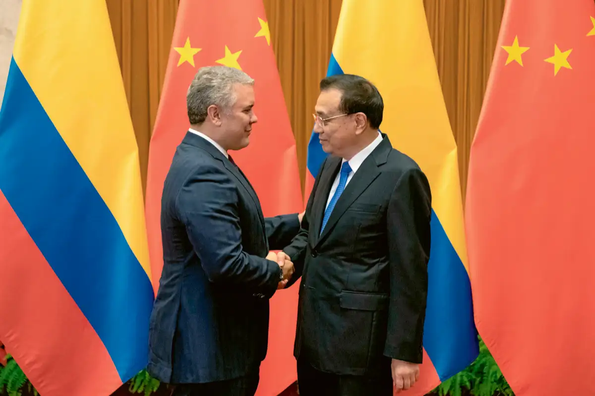 Saludo con el primer ministro de China Li Keqiang. Gran Palacio del Pueblo, Beijing, China, 31 de julio de 2019.