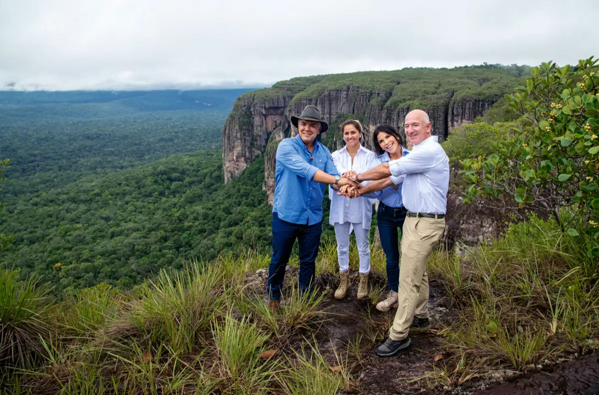 El presidente Duque, Juliana Ruiz, Lauren Sánchez y Jeff Bezos. Serranía de Chiribiquete, Guaviare, 3 de marzo de 2022.