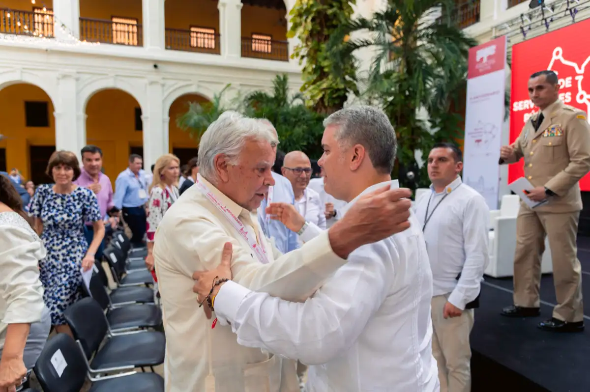 Con el expresidente español Felipe González. Cartagena, Bolívar, 5 de diciembre de 2109.